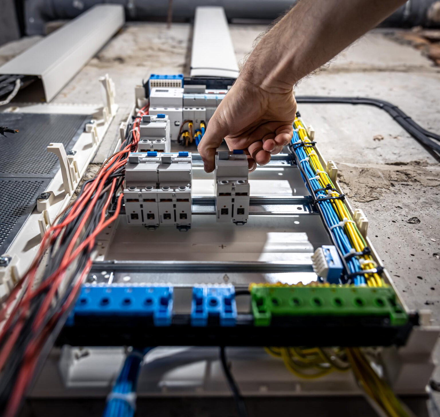 Electricistas 24 horas para reparar todo tipo de averías eléctricas en Collado Villalba y alrededores