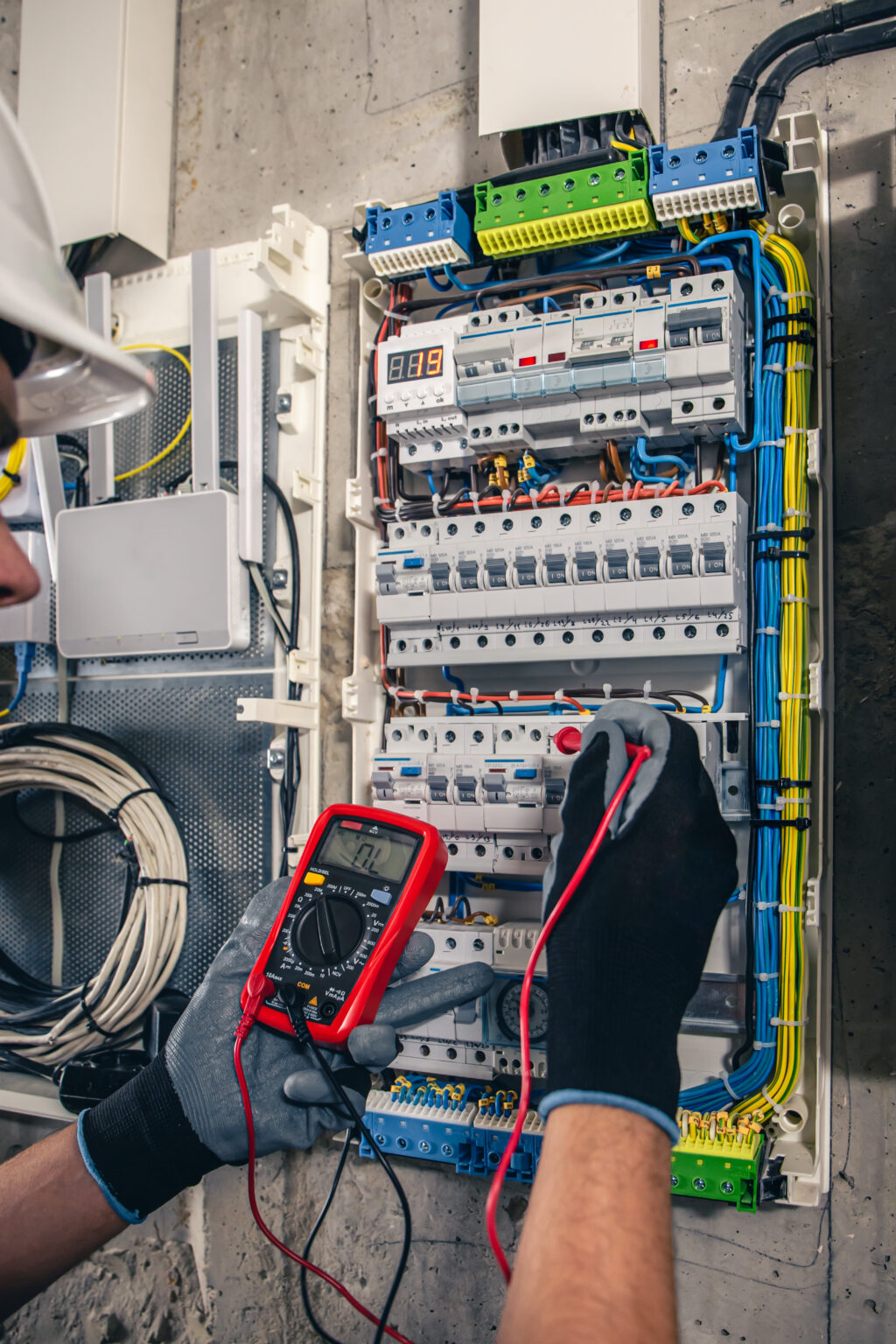 Empresa especializada en reparaciones urgentes de averías eléctricas en Collado Villalba